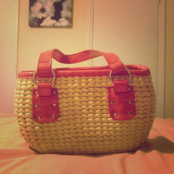 Cute little straw tote! 😘😍❤️