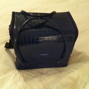 ** hold for @tylerfarter4l Large Cosmetic bag