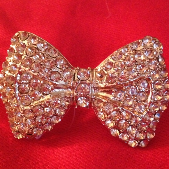 Rose gold colored bow ring with rhinestones