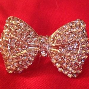 Rose gold colored bow ring with rhinestones