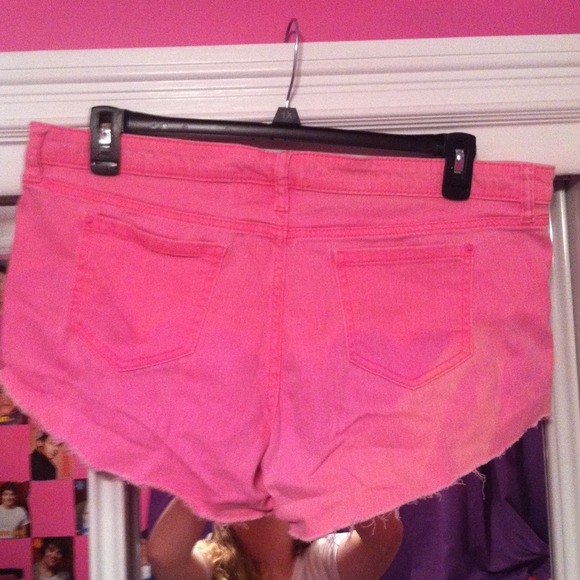 Neon pink high waisted shorts - Picture 2 of 3