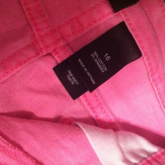 Neon pink high waisted shorts - Picture 3 of 3