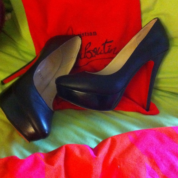 *INSPIRED BY* Christian Louboutin sz 39