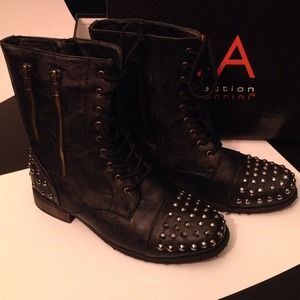 ***Hold for @ladybusse83***CA Collection Boots