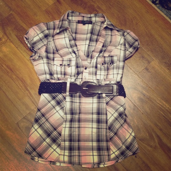 Woven top with belt