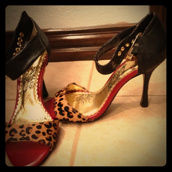 Animal print Naughty Monkey size 7.5 open toe heel
