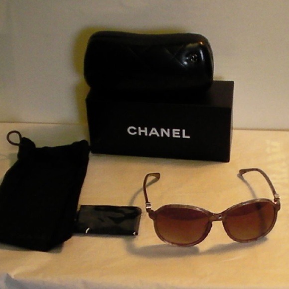 🔴BUNDLED🔴AUTH Chanel sunglasses