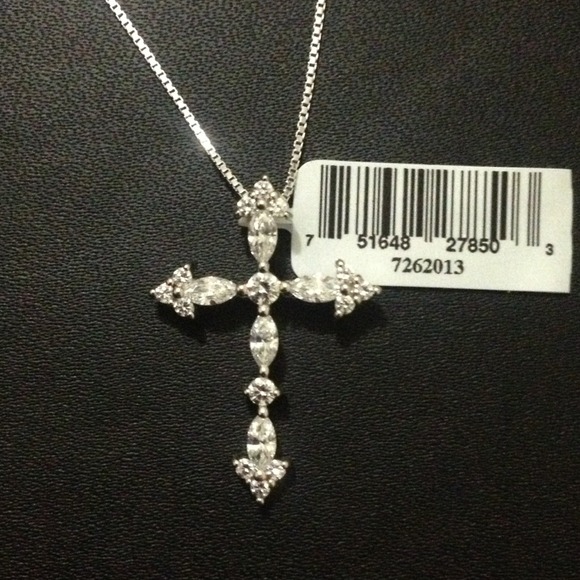 Silver🚫⛔❌SOLD! necklace w beautiful cross pendant
