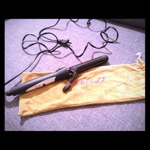 **SOLD ON CL**Breeze curling iron with dust bag