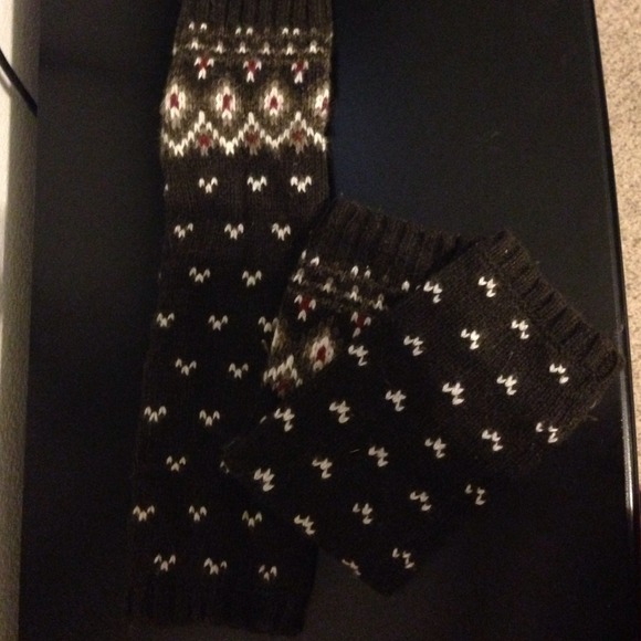 Super cute and warm Abercrombie let warmers.