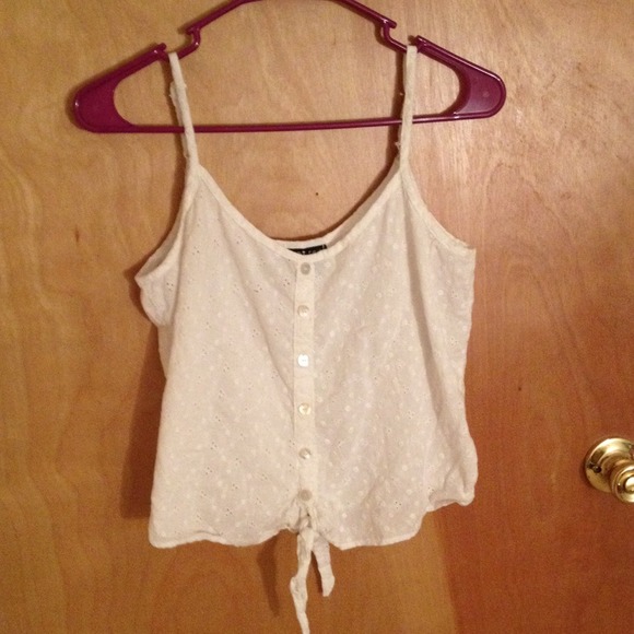 Wet Seal White Crop Top - Picture 2 of 4