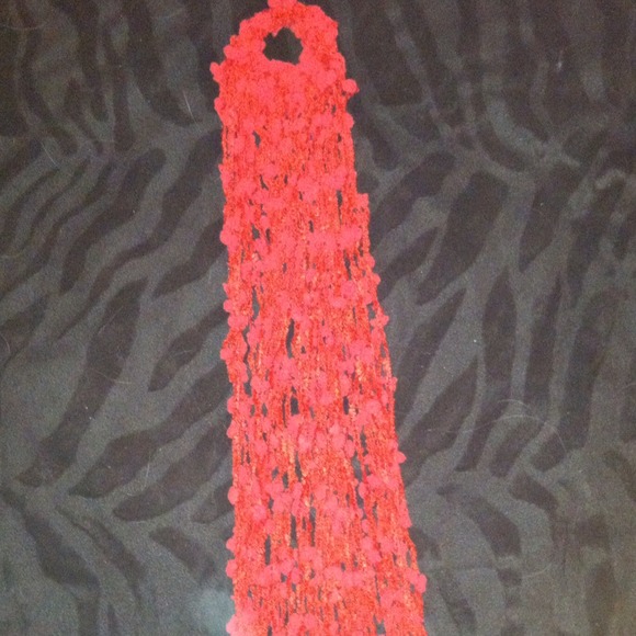 Handmade red scarf - Picture 2 of 3