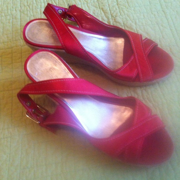 Red wedge