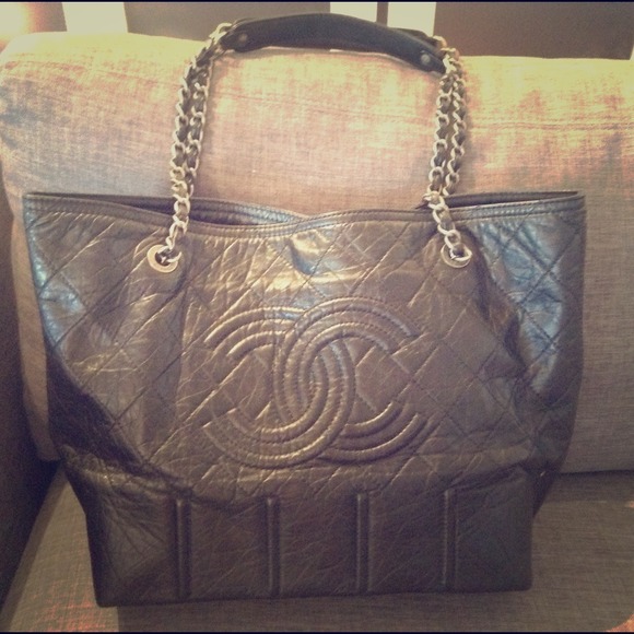 **SOLD**Auth black CHANEL tote