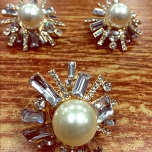 SOLD!!! Vintage style fashion earring set