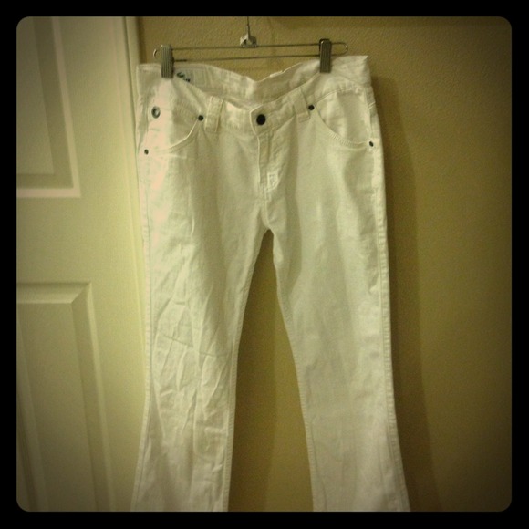 Favorite white jeans with logo back pocket