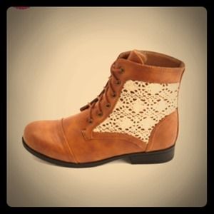 ✖️reserved✖️CROCHET LACE-UP ANKLE COMBAT BOOTIE