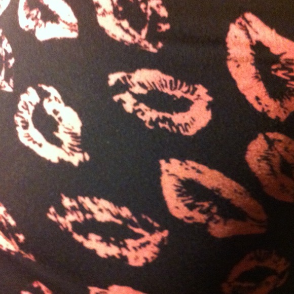 DEB shirt with kiss lips - Picture 3 of 3