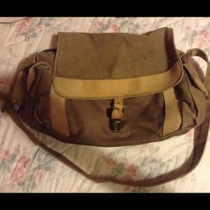 Great ll bean messenger crossbody bag