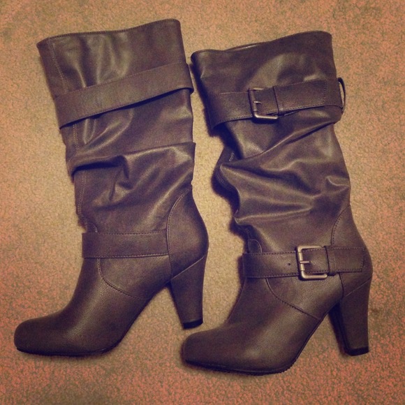 grey boots, perfection condition, worn once