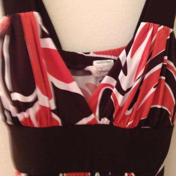 Gorgeous fall colored, patterned dress - Picture 2 of 4