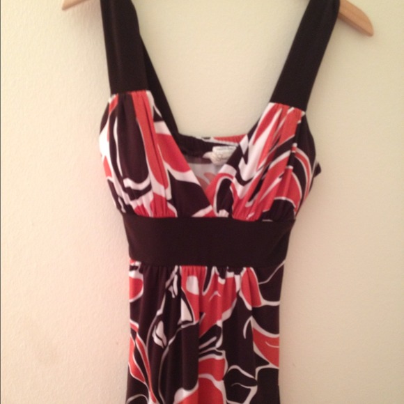 Gorgeous fall colored, patterned dress - Picture 3 of 4