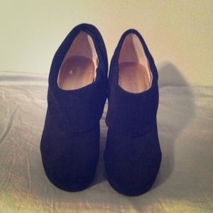 BCBG Black Ankle Bootie Pump PRICE CUT💲✂⬇