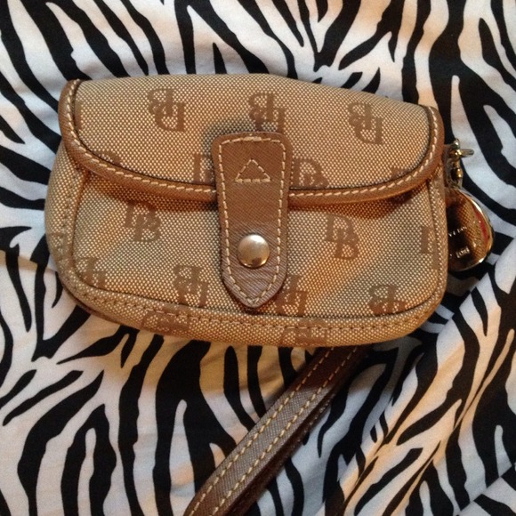 ❌SOLD❌ Dooney & Bourke wristlet