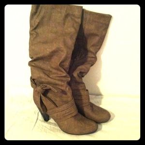 Cute brown heeled boot