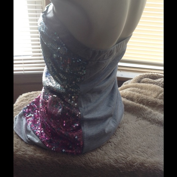 ❌SOLD❌SUPER CUTE WITH JEANS!!! Sequin tube top! - Picture 2 of 2