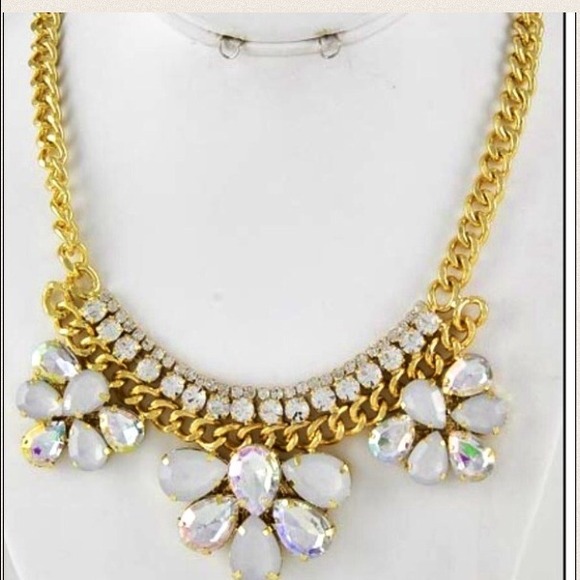❗️HOLD❗️Gold tone chain link with beautiful stones - Picture 2 of 4