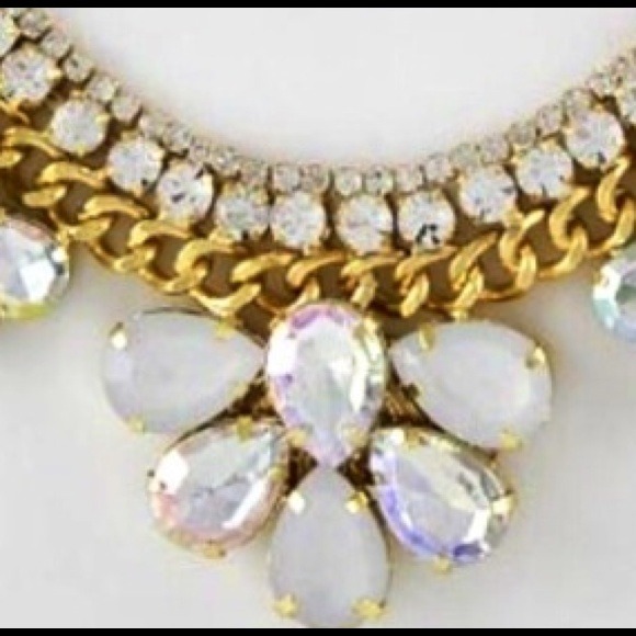 ❗️HOLD❗️Gold tone chain link with beautiful stones - Picture 4 of 4