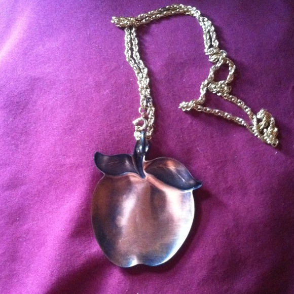 Copper color apple necklace - Picture 3 of 3
