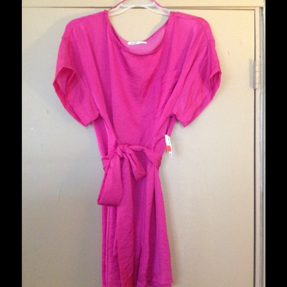 💢SOLD💢FUSHIA MINI DRESS WITH MATCHING BELT - Picture 2 of 2