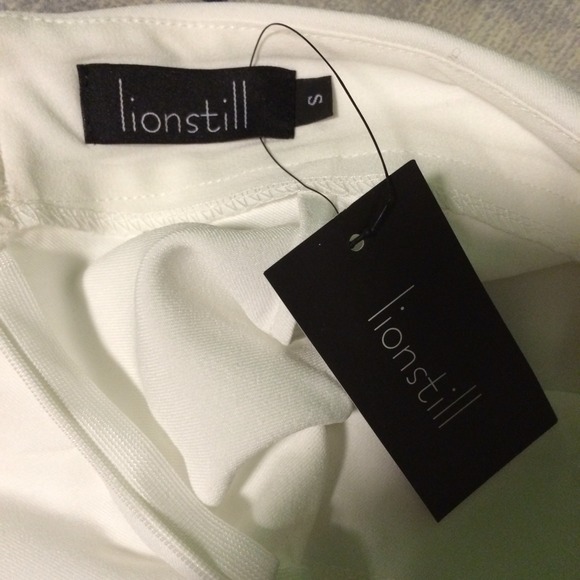 🚫SOLD @jolinalice✨Asymmetrical white skort - Picture 3 of 3