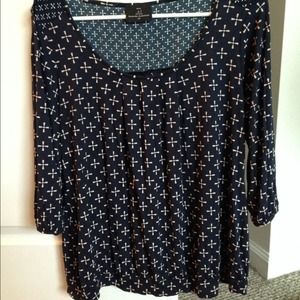 Navy blue and tan 3/4 length sleeve top