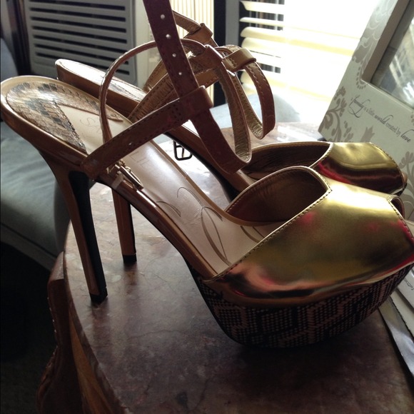 Shoes - Picture 2 of 4