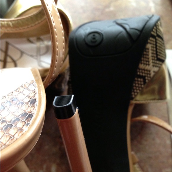 Shoes - Picture 4 of 4