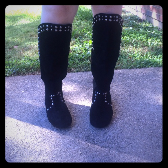 Cute black stud boots - Picture 1 of 2
