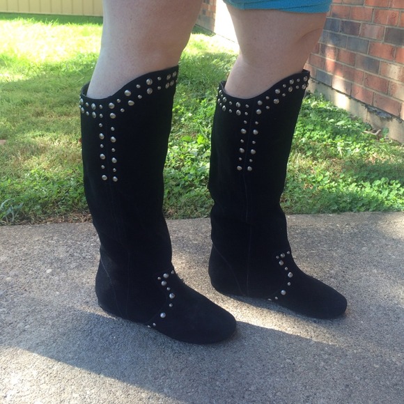 Cute black stud boots - Picture 2 of 2