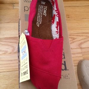 TOMS Red canvas