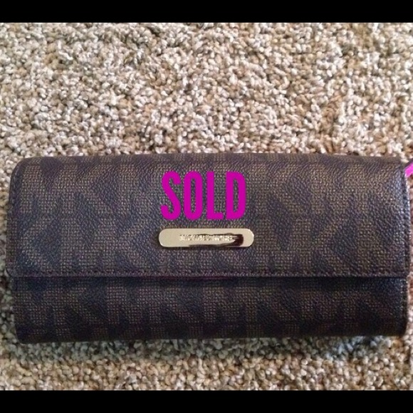 ***SOLD******Michael kors wallet