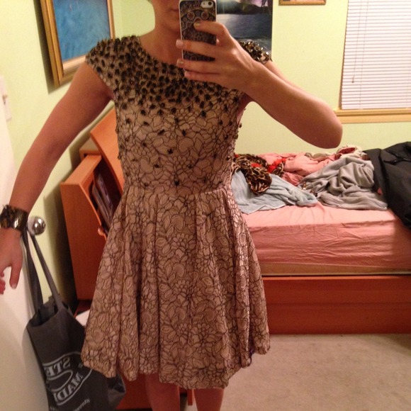 Hostpick x2! Alice+Olivia Aubree Embellished Dress - Picture 4 of 4