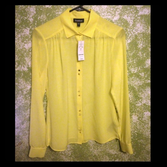 🚫SOLD🚫 🙌BeBe Silk yellow top