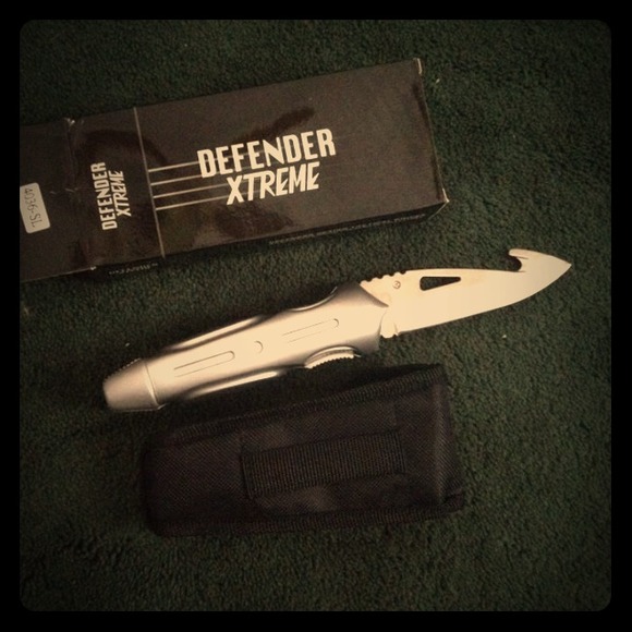 Gut hook hunting knife