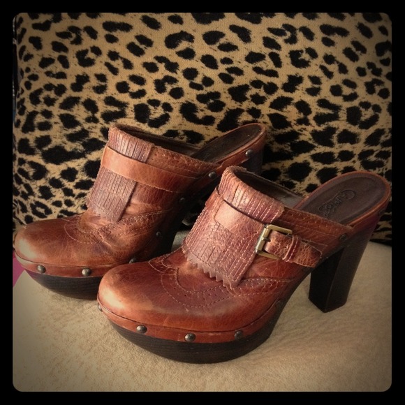 $$$$&. SOLD $$$$CARLOS SANTANA  CLOGS