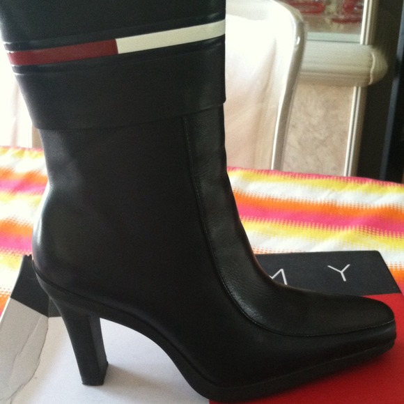 Tommy Hilfiger black leather boots - Picture 2 of 3