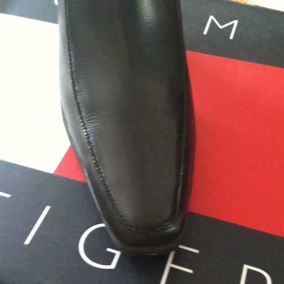 Tommy Hilfiger black leather boots - Picture 3 of 3