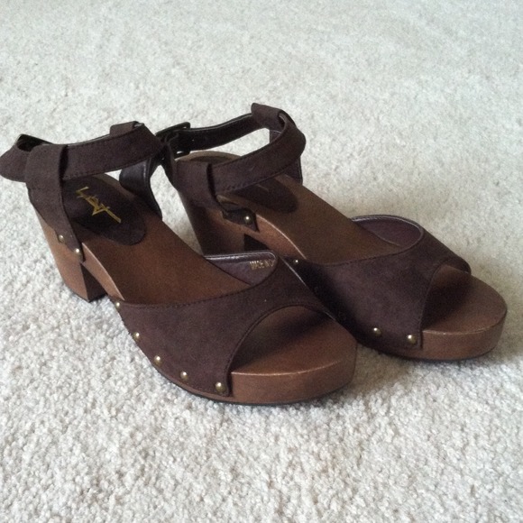 Sandles