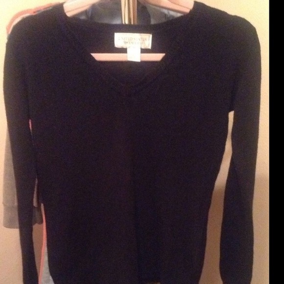 Black v-neck pullover